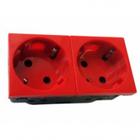 Розетка электрическая с заземляющим контактом двойная  под углом 45гр (красный)